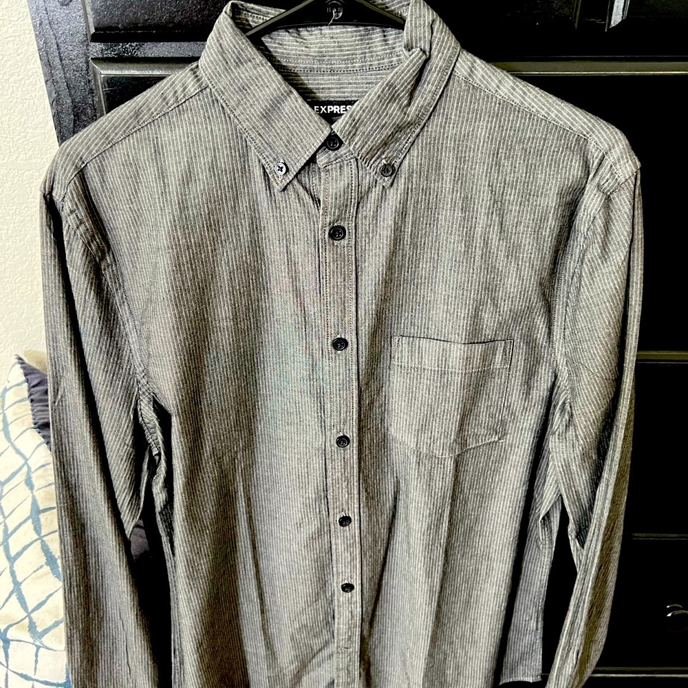 EXPRESS Men’s SlimFit Small Grey & White Stripe Shirt with pocket.